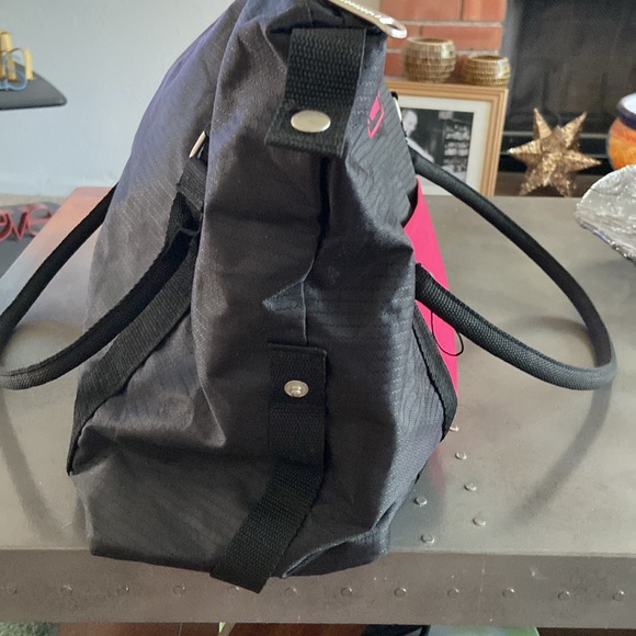 Puma tote bag. Can be used as a gym bag or a trip to the grocery store. - Picture 6 of 9